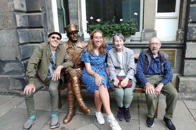 Private Edinburgh Walk and Whisky Tour - Stop 1: Edinburgh Castle area stories, witches well and Piper whisky boy