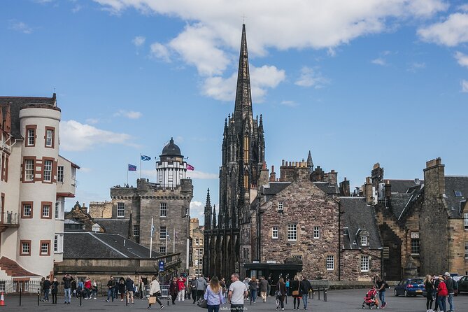 Private Full-Day Walking Tour in Edinburgh with Edinburgh Castle - Princes Street Gardens and Heriot Row: Elegant Walking With Real City Feel