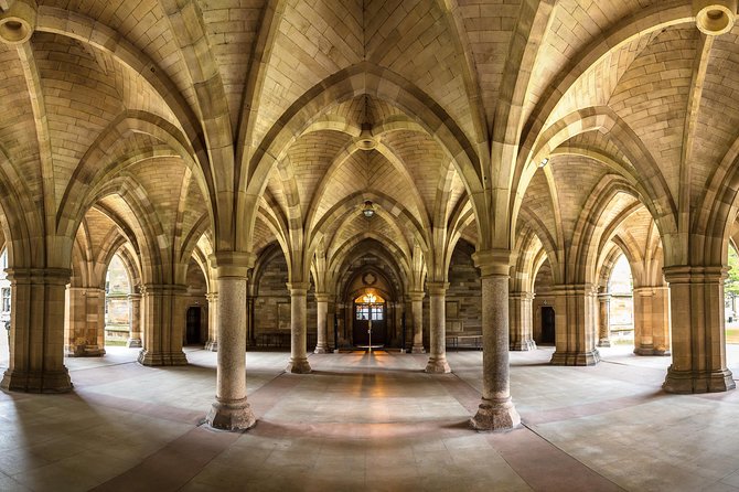 Private Glasgow West End Tour: Arts and Culture - University of Glasgow in 30 minutes: a quick hit of an iconic campus
