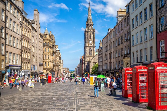 Private Half Day Tour of Edinburgh in a Black Cab - Palace of Holyroodhouse (paid entry not included): royal residence, quick stop style