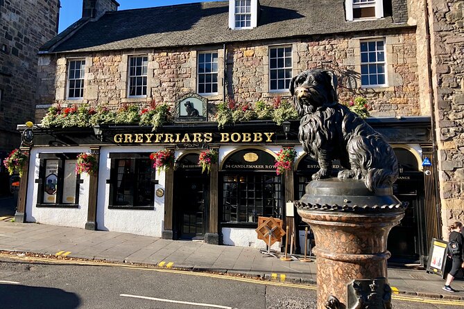 Private Old Town, Edinburgh Walking Tour - Old houses and a museum stop: why exterior details can still teach you a lot