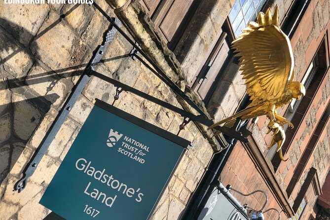 Private Old Town, Edinburgh Walking Tour - Canongate Kirk and the churchyard stories