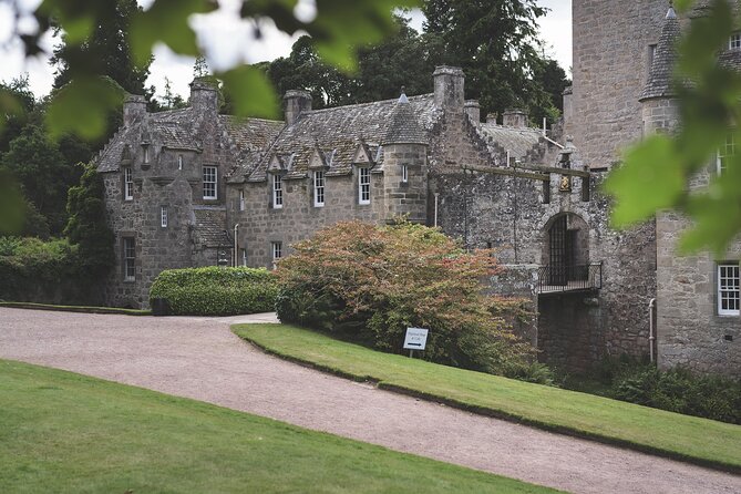 Private Outlander & Cawdor Castle Tour - Culloden Battlefield: Jacobite story, visitors centre, and the field hospital