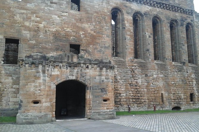 Private Outlander Tour from Edinburgh - Culross and Cranesmuir: cobblestone lanes and Claire’s herb garden area