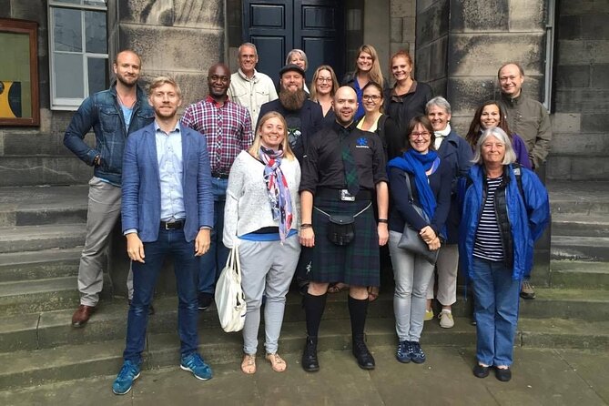 Private Royal Mile walking tour - Discover the history of our most famous street - Walking the Royal Mile from Holyroodhouse gates to the Castle area