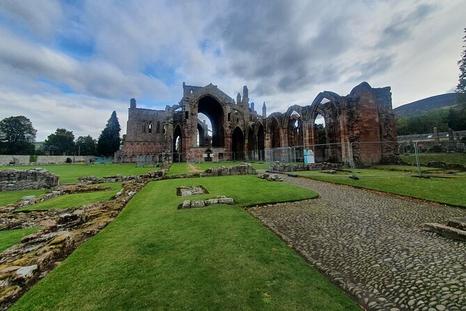 Private Scottish Border Day Tour - Dryburgh Abbey: River Ruins With a Slow, Reflective Mood