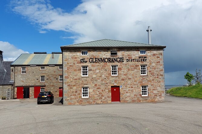 Private Tour North Invergordon Port–Dunrobin Castle, Glemorangie - Stop 2: Dunrobin Castle and Gardens, falconry and the best kind of castle chaos