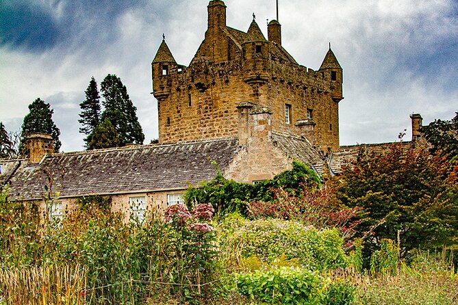 Private Tour to Loch Ness Culloden Battlefield Clava and Cawdor - Urquhart Castle Ruins and Visitor Centre Time With Loch Ness Views