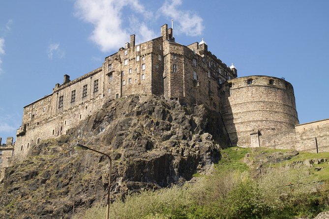 Private Walking Tour: Edinburgh Highlights, including entry to Edinburgh Castle - Elephant House and other Harry Potter stops without overpaying for extras