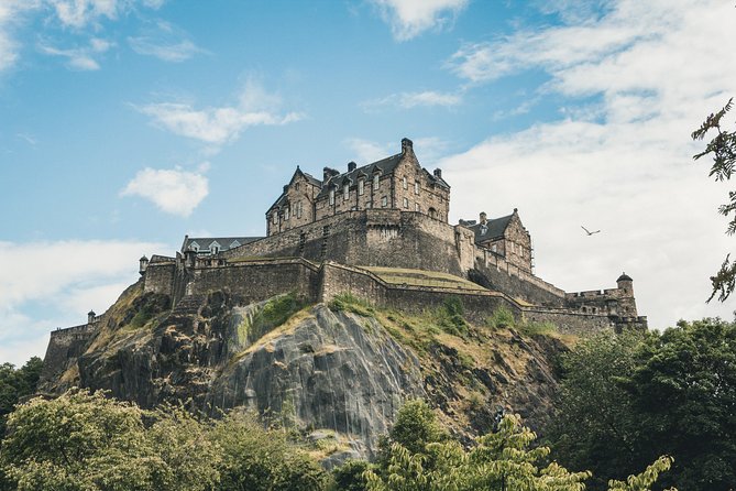 Private Walking Tour: Edinburgh Highlights, including entry to Edinburgh Castle - City Chambers and John Knox House: more than quick photo stops