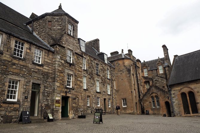 Rosslyn Chapel, Dunfermline Abbey and Stirling Castle Day Tour - Guide Style: What Makes This Tour Feel Easier