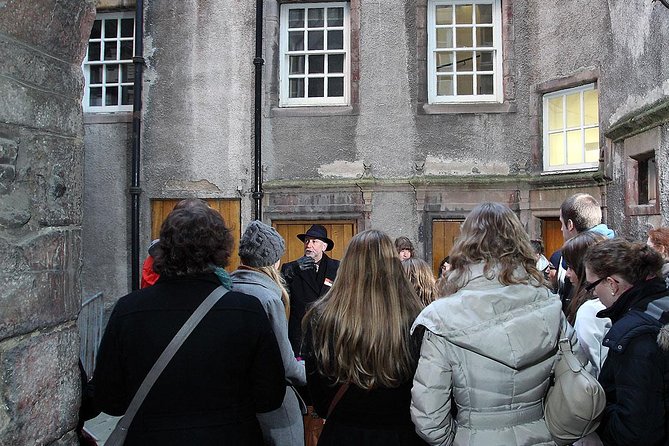 Royal Mile and Edinburgh Castle - Small Group Walking Tour - Price, walking pace, and who this small group tour suits
