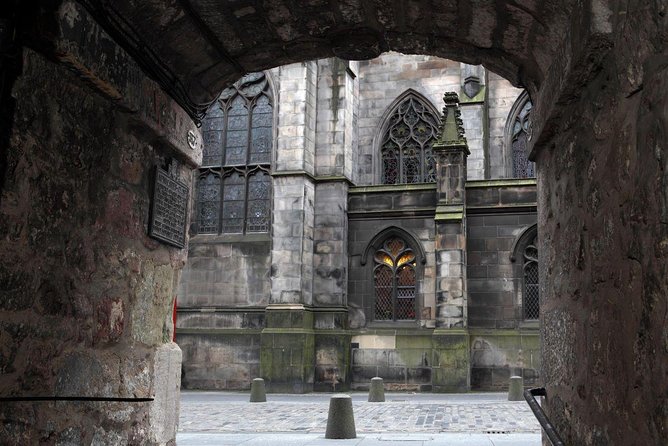 Royal Mile and Edinburgh Castle - Small Group Walking Tour - Should you book this Royal Mile and Edinburgh Castle tour?