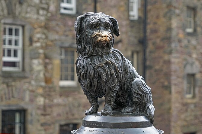 Royal Mile, Edinburgh Walking Tour with Audioguide - Witches’ Well and Edinburgh Castle: the grand closer