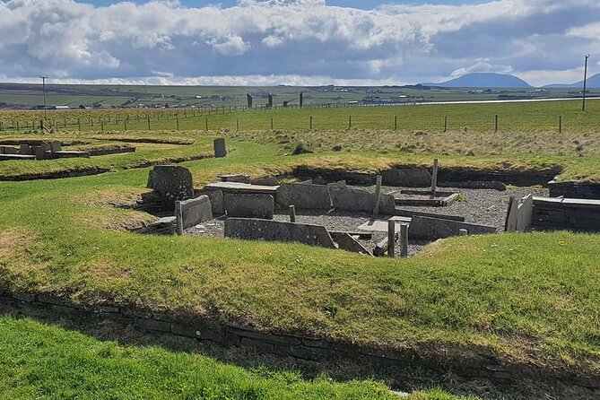 Scapa Tours - Yesnaby Cliffs, sea and birds plus the optional Yesnaby Castle walk