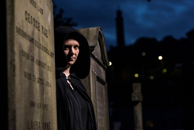 Small Group Edinburgh Underground Vaults & Graveyard Ghost Tour - Why This 1.5 Hour Night Walk Works in Edinburgh