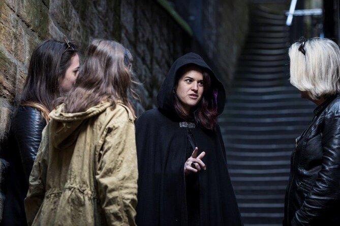 Small Group Ghost Tour incl. Underground Vaults & free drink in Megget's Cellar - The Walk Above the Vaults vs. the Vaults Themselves