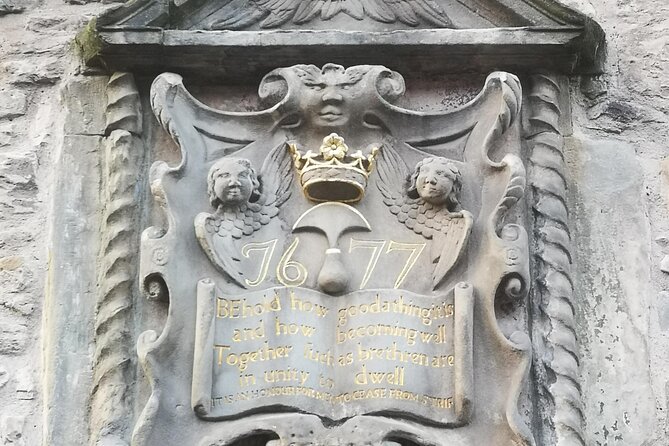 Small Group Walking Tour with Hidden Walks Author in Edinburgh - Witch Trials, Executions, and the Serial Killer Thread