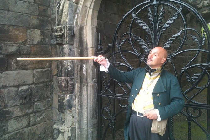 Stirling Castle and the Secrets of the Old Town Private Tour - Stirling Old Town is the quickest way to get your bearings
