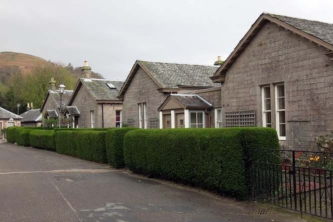 Stirling Castle & Loch Day Tour - Kilmahog and Trossachs Woollen Mill: snacks, souvenirs, and hairy coos season