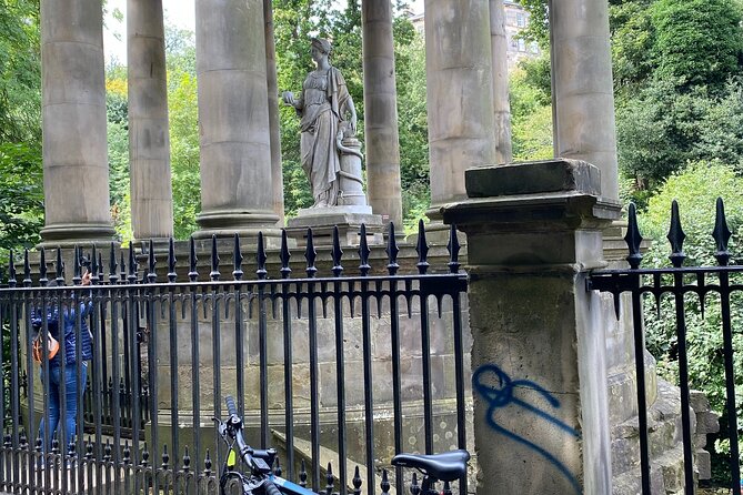 Stunning Edinburgh E-bike Tour max 10 people small group - Water of Leith and The Shore, Leith: a ride that feels built for cycling