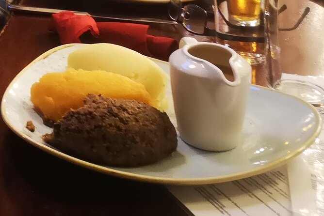 Tasty and Indulgent Food and Drink Tour in Edinburgh - Stop 4: The Mitre Bar whisky comparison, plus gin if you prefer
