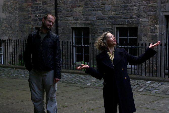 The Edinburgh Literary Pub Tour - The Back-and-Forth Between Actors Keeps It Funny