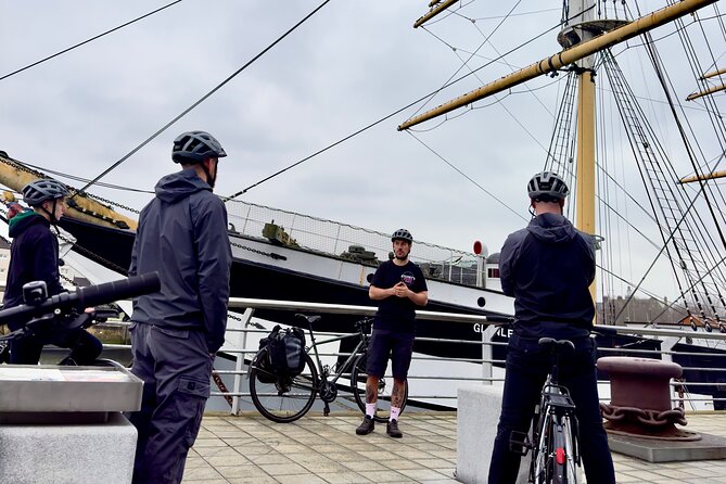 The Essential Bike and E Bike Tour of Glasgow Center and Beyond - River Clyde bridges and historic landmarks: the start that sets the tone