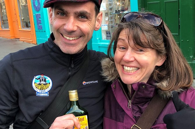 The Mountebank Comedy Walk of Edinburgh - Edinburgh Castle panorama: daring raid details without paying entry