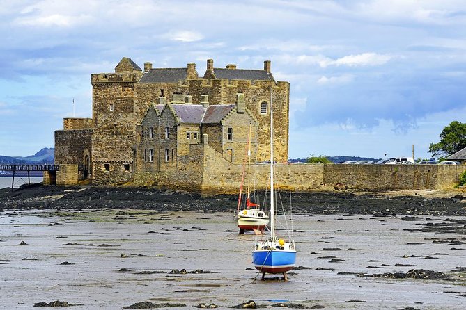The Outlander 1 Day Experience - The Guide on Board: Storytelling Style, Music, and a Busy Schedule
