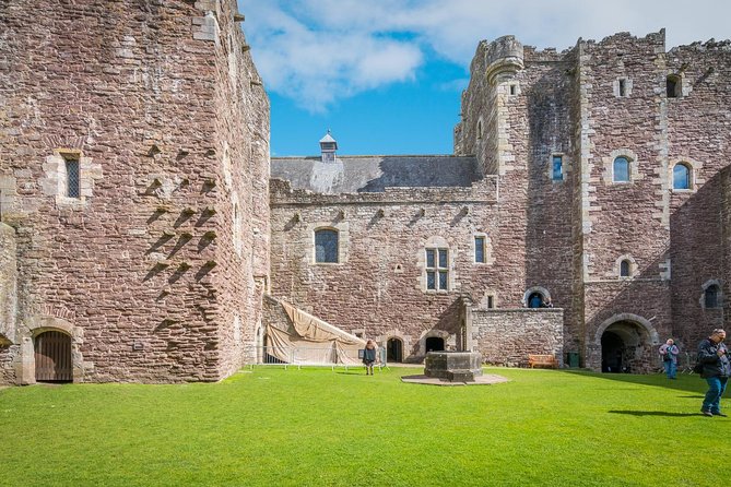 The Outlander 1 Day Experience - Linlithgow Palace: Wentworth Prison, Mary Queen of Scots, and Black Jack Randall Scenes