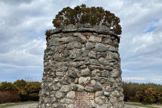 The Outlander Tour Clava, Culloden, Urquhart, Loch Ness & Beauly - Robertson’s Larder and Highland cows: the payoff stop