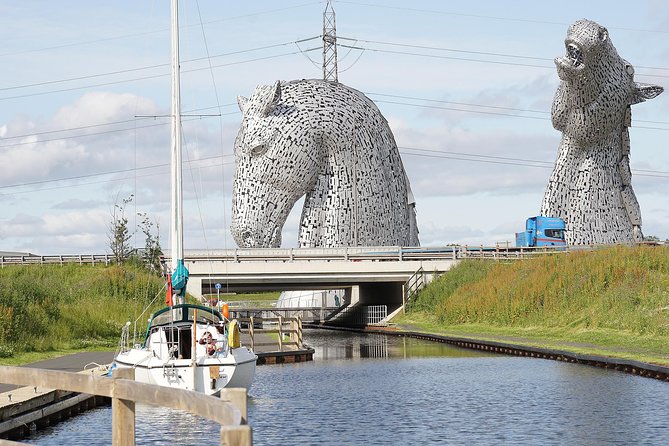 the World Famous Kelpies and Stirling Castle small group tours - Photo help that actually matters at the Kelpies and Wheel