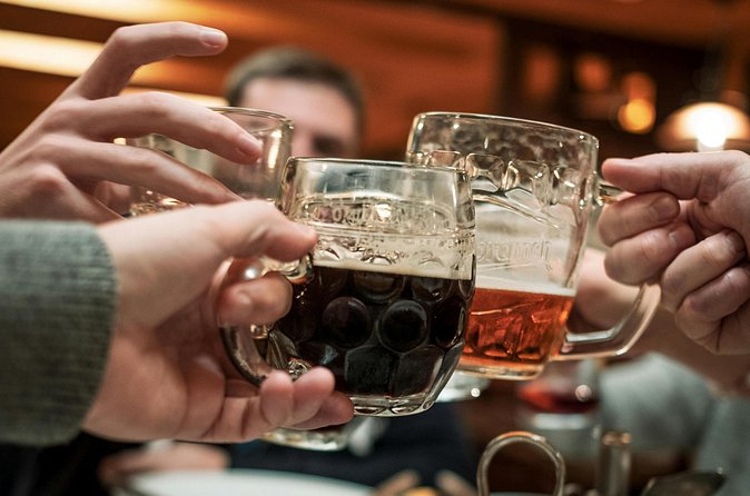 Thirsty for Edinburgh: Scotlands Best Historical Pub Tour - Stop 1: Old Town Cocktail Intro and Instant Atmosphere