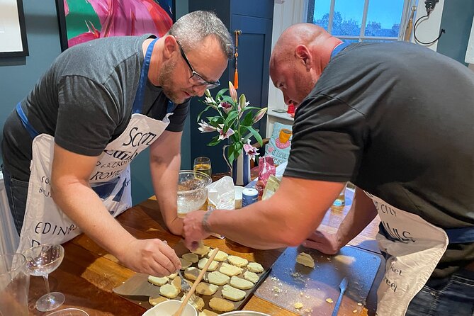 Traditional Scottish Cooking Class & Dinner with Edinburgh Local - The 6:00 pm welcome: Nell’s Georgian New Town cooking night