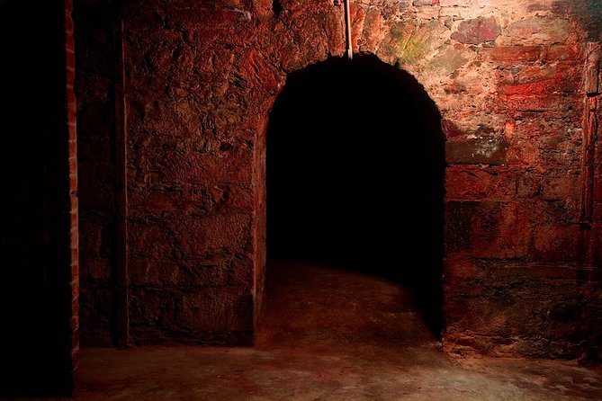 Underground Vaults Walking Tour in Edinburgh Old Town - Inside the stone corridors, the stories get darker