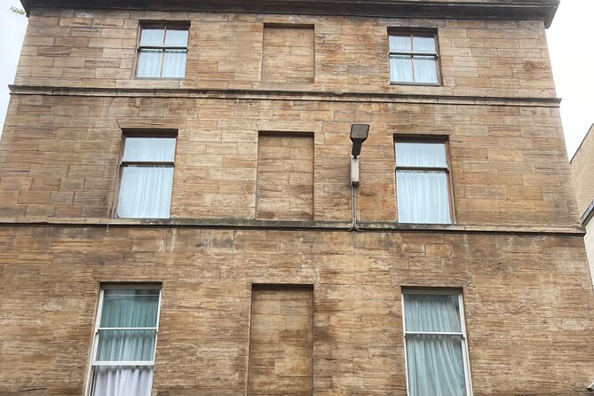 Walking Tour of Glasgow - Glasgow City Walk With Actor Guides: What You’re Really Buying