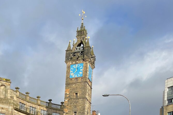 Walking Tour of Glasgow - George Square statues: history you can walk through