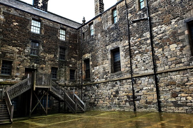 Wallace monument, Stirling Castle, Linlithgow Palace Private Tour - Linlithgow Palace ruins: loch-side atmosphere and royal scale