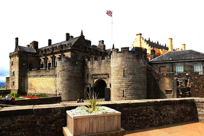 Wallace monument, Stirling Castle, Linlithgow Palace Private Tour - Stirling Castle: 2.5 hours for palaces, halls, and wall views