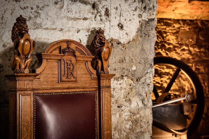 Wee Dram: Edinburgh's underground tour with whisky or gin | 60min - How the guide approach makes small-group tours pay off